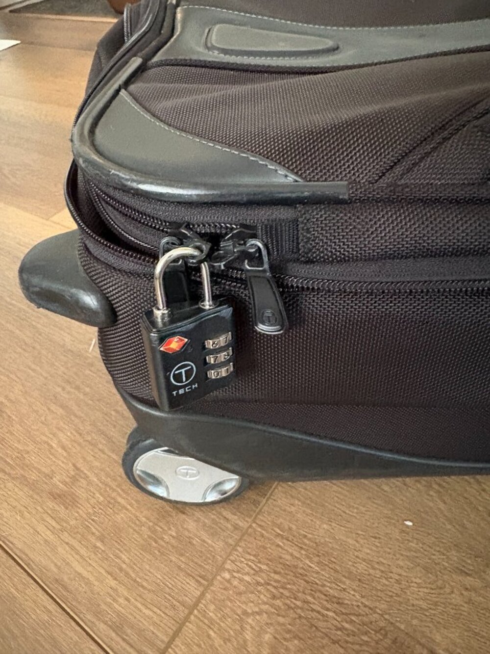 Tumi T Tech 57621D Rolling Carry On Luggage - Picture 9 of 12